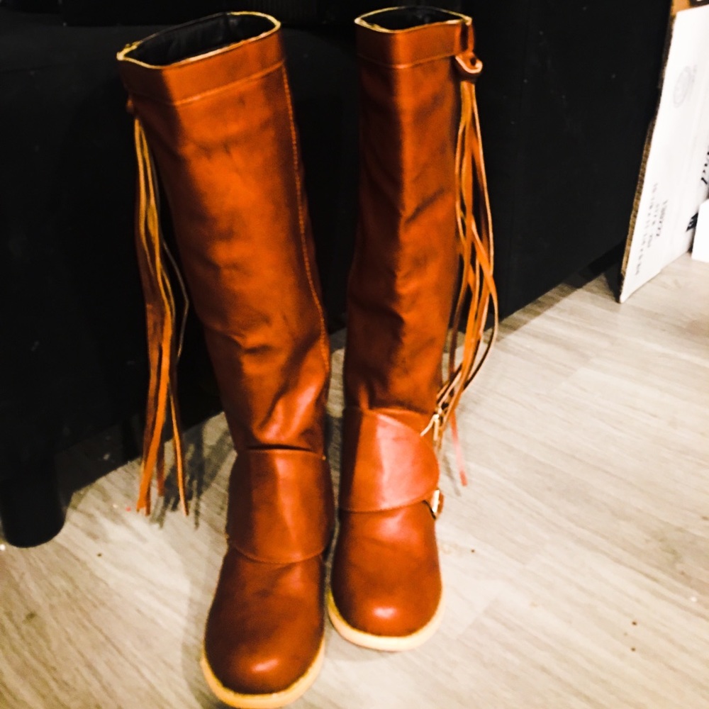 Tall boots with tassels 😍